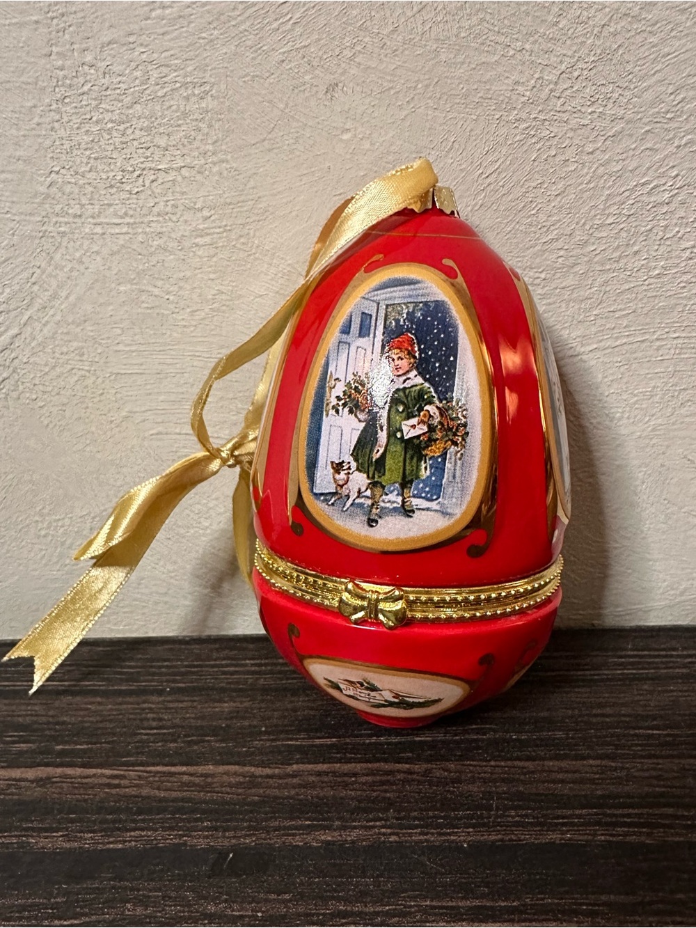 Mr. Christmas Musical Egg Ornament Music Box Porcelain Valerie Parr Hill Red